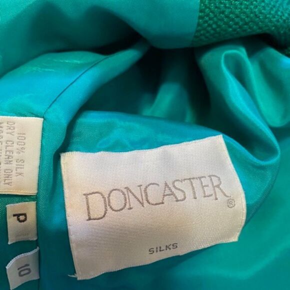 Doncaster Turquoise Green 5 button Silk blazer, size 10P - Picture 3 of 4